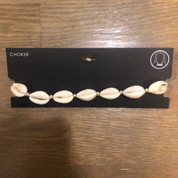 SOLD Cowry shell Choker and Hoop set - Picture 6 of 7